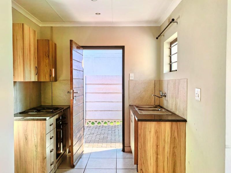 Urgent Sale: Perfect 3-Bedroom Starter Family Home in Leopards Rest Security Estate - Photo 6