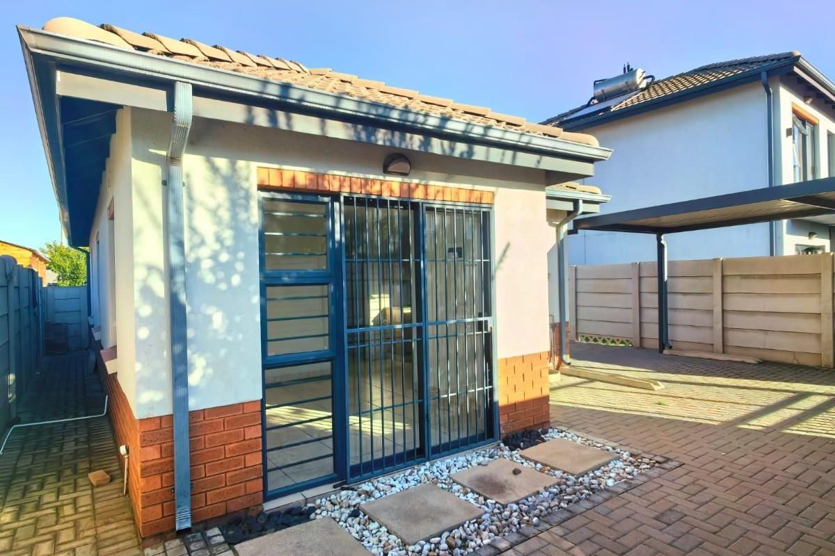 Urgent Sale: Perfect 3-Bedroom Starter Family Home in Leopards Rest Security Estate - Photo 2