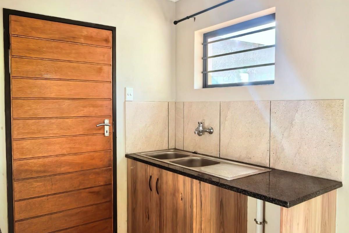Urgent Sale: Perfect 3-Bedroom Starter Family Home in Leopards Rest Security Estate - Photo 5