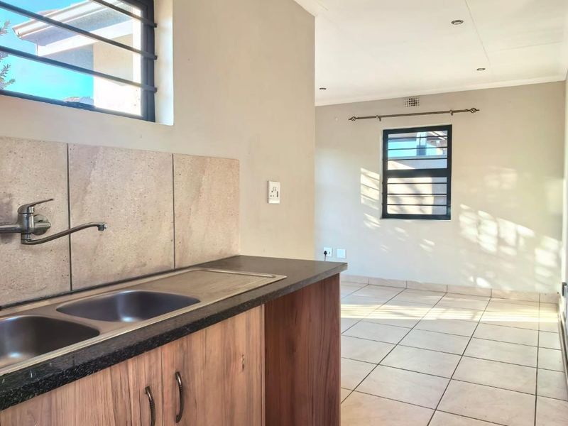 Urgent Sale: Perfect 3-Bedroom Starter Family Home in Leopards Rest Security Estate - Photo 4