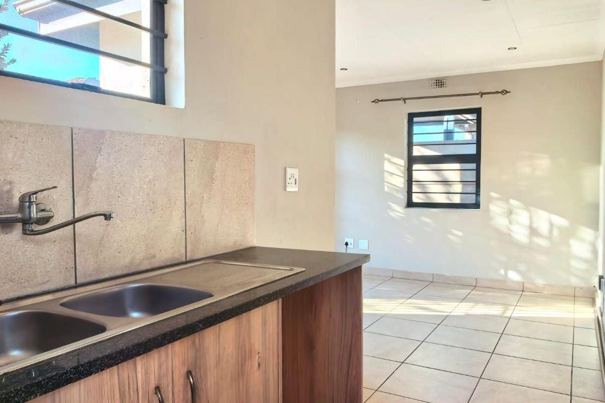 Urgent Sale: Perfect 3-Bedroom Starter Family Home in Leopards Rest Security Estate - Photo 4