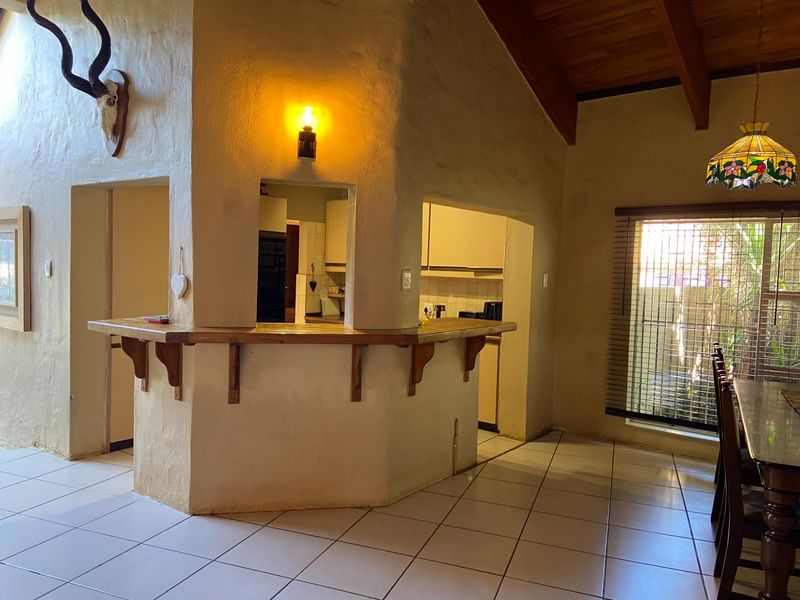 PERFECT LOCATION - BEST ADDRESS IN ZWARTKOP - LIGHTY TRAVELLED BOOMED OFF STREET!! - Photo 3
