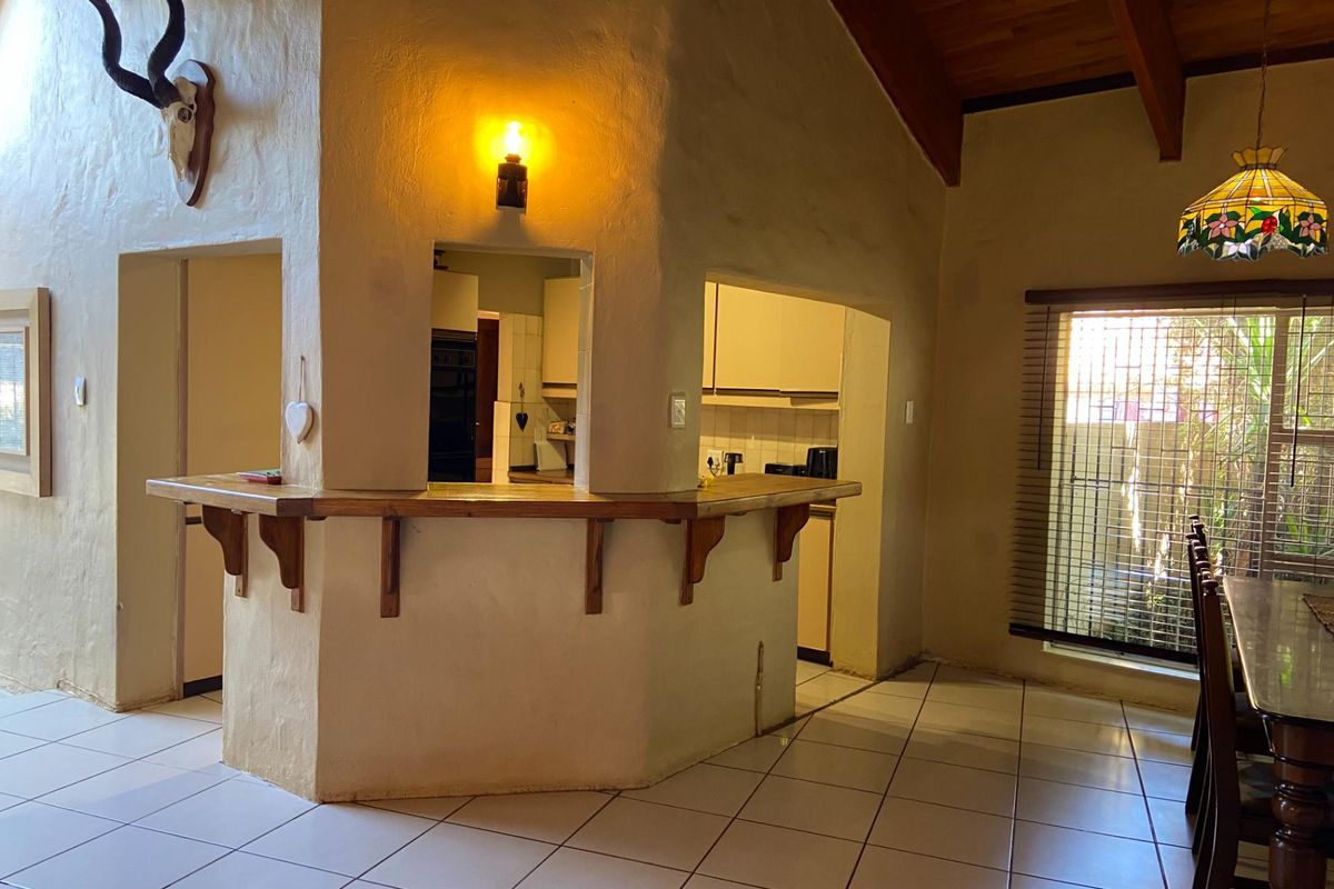 PERFECT LOCATION - BEST ADDRESS IN ZWARTKOP - LIGHTY TRAVELLED BOOMED OFF STREET!! - Photo 3