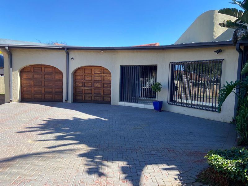 PERFECT LOCATION - BEST ADDRESS IN ZWARTKOP - LIGHTY TRAVELLED BOOMED OFF STREET!! - Photo 6