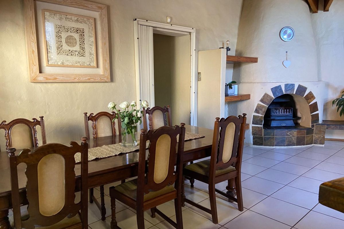 PERFECT LOCATION - BEST ADDRESS IN ZWARTKOP - LIGHTY TRAVELLED BOOMED OFF STREET!! - Photo 2