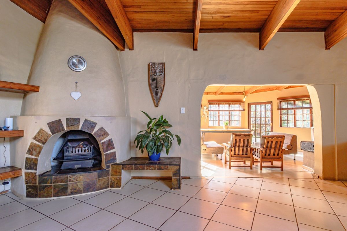 PERFECT LOCATION - BEST ADDRESS IN ZWARTKOP - LIGHTY TRAVELLED BOOMED OFF STREET!! - Photo 5