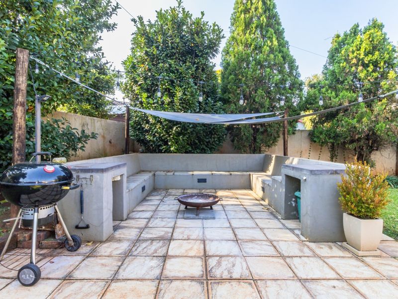 PERFECT LOCATION - BEST ADDRESS IN ZWARTKOP - LIGHTY TRAVELLED BOOMED OFF STREET!! - Photo 6