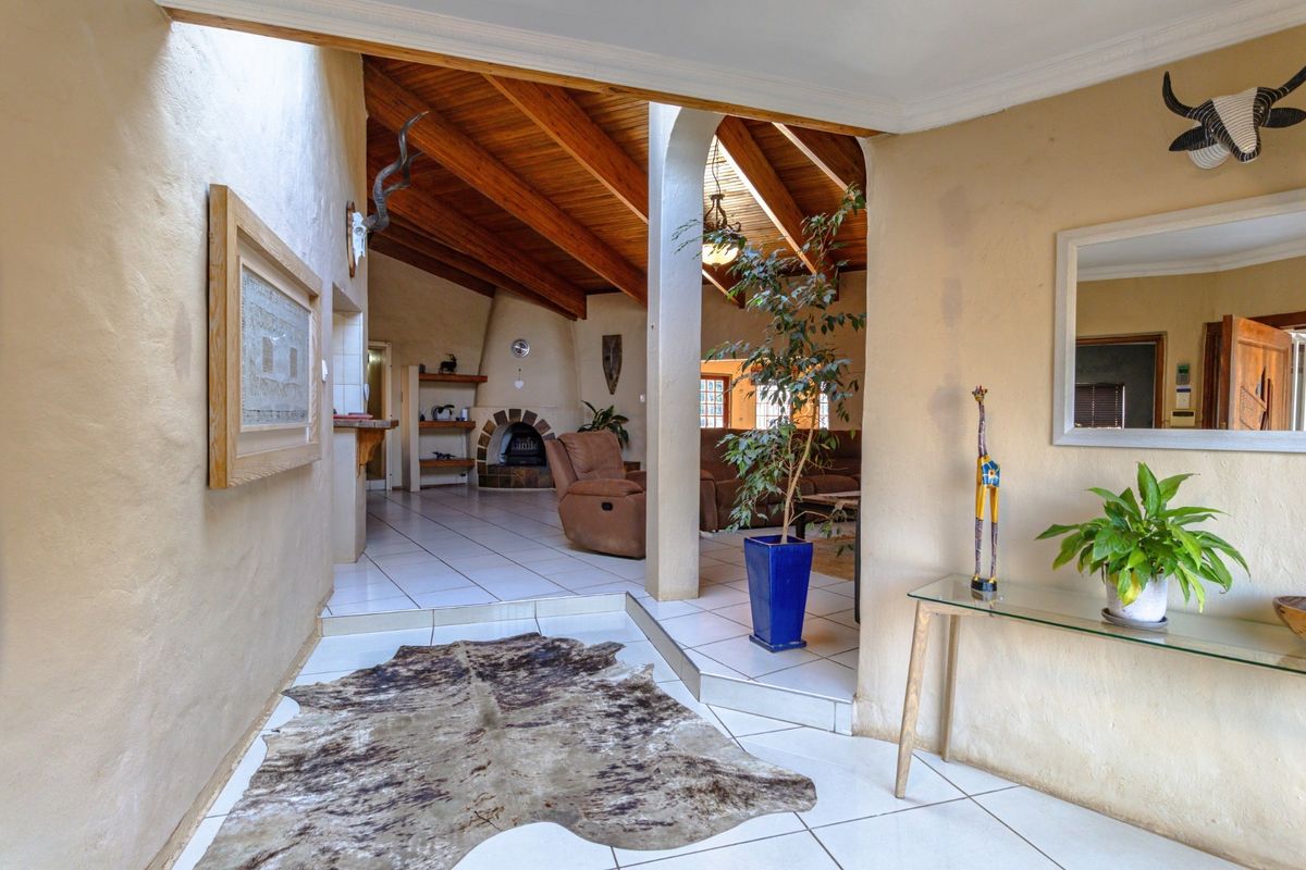 PERFECT LOCATION - BEST ADDRESS IN ZWARTKOP - LIGHTY TRAVELLED BOOMED OFF STREET!! - Photo 2