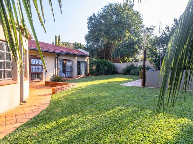 PERFECT LOCATION - BEST ADDRESS IN ZWARTKOP - LIGHTY TRAVELLED BOOMED OFF STREET!! - Photo 9