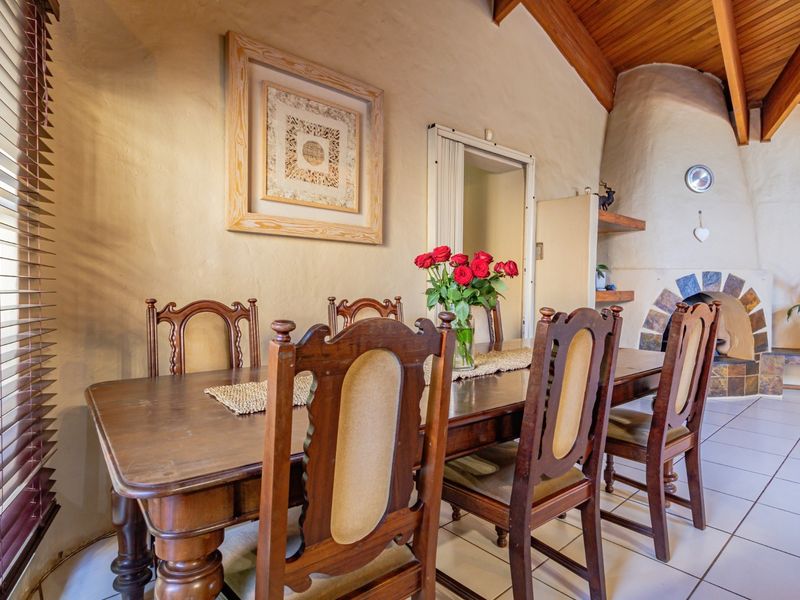 PERFECT LOCATION - BEST ADDRESS IN ZWARTKOP - LIGHTY TRAVELLED BOOMED OFF STREET!! - Photo 4