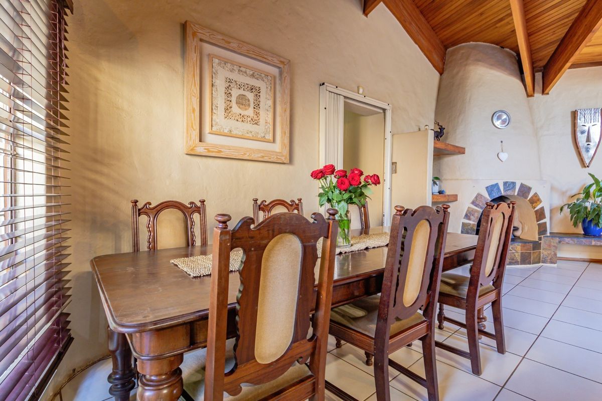 PERFECT LOCATION - BEST ADDRESS IN ZWARTKOP - LIGHTY TRAVELLED BOOMED OFF STREET!! - Photo 4