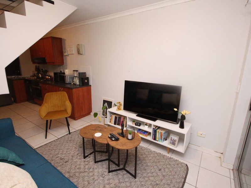 Apartment For Sale in Uitziht, Kraaifontein - Photo 6