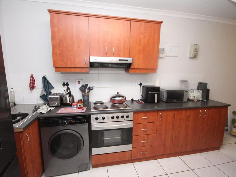 Apartment For Sale in Uitziht, Kraaifontein - Photo 1