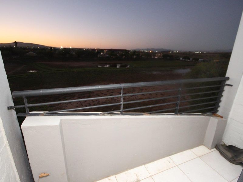 Apartment For Sale in Uitziht, Kraaifontein - Photo 8