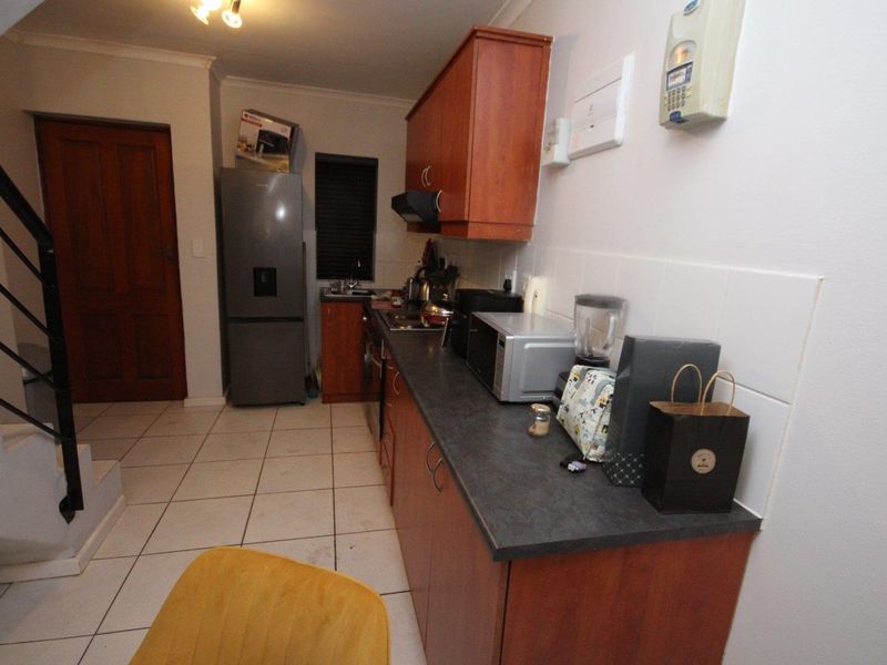 Apartment For Sale in Uitziht, Kraaifontein - Photo 3