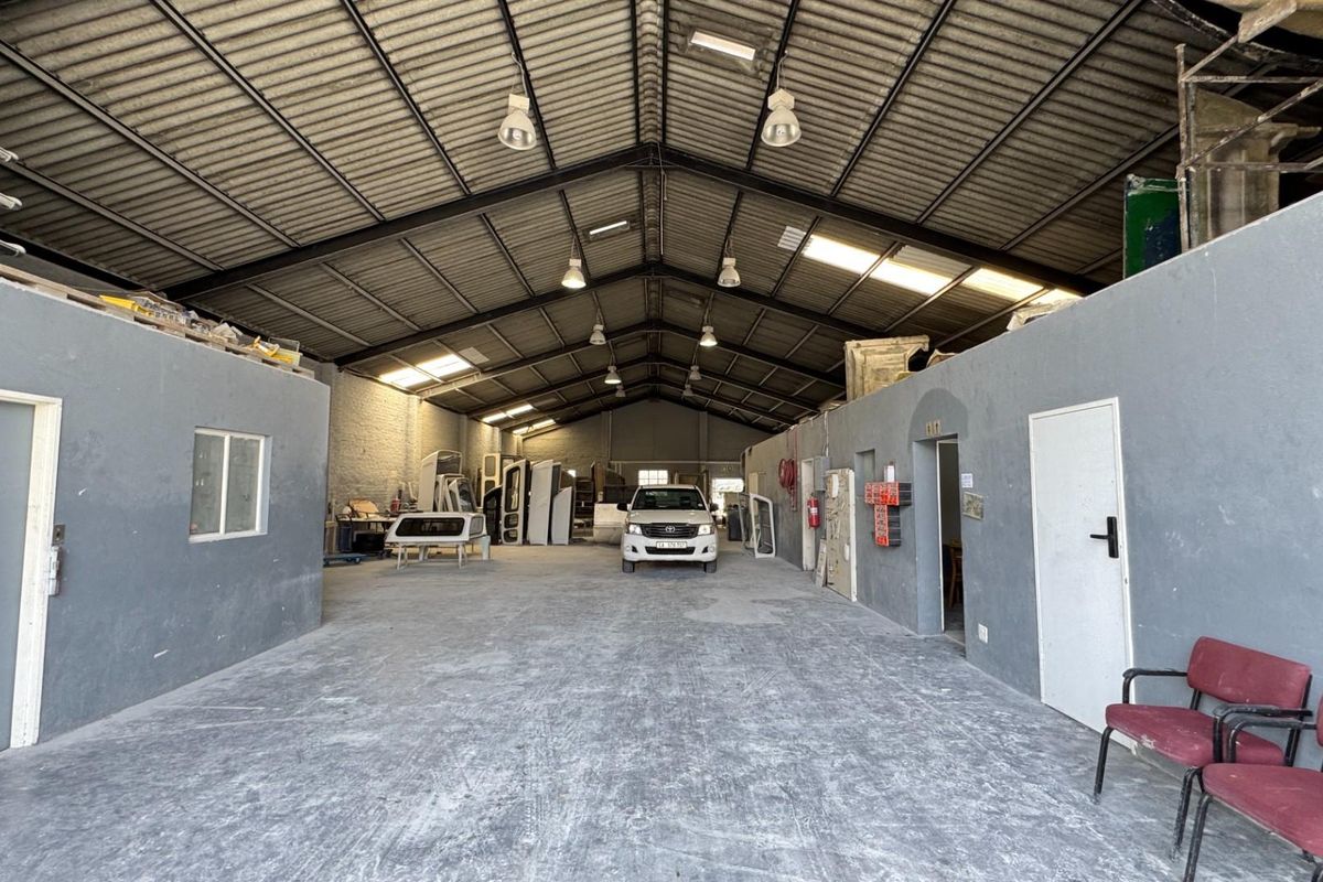 586m2 Industrial Property To Let in Montague Gardens | Yard Space - Photo 2