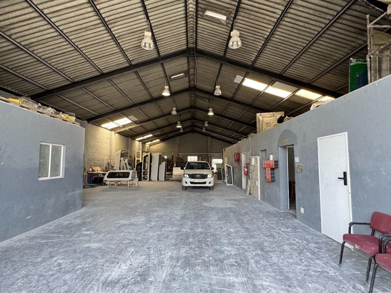 586m2 Industrial Property To Let in Montague Gardens | Yard Space - Photo 2