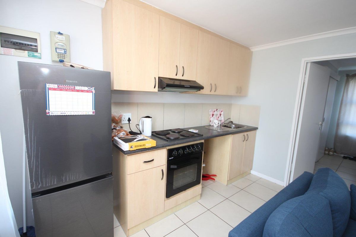 Apartment For Sale in Bellville South, Bellville - Photo 2