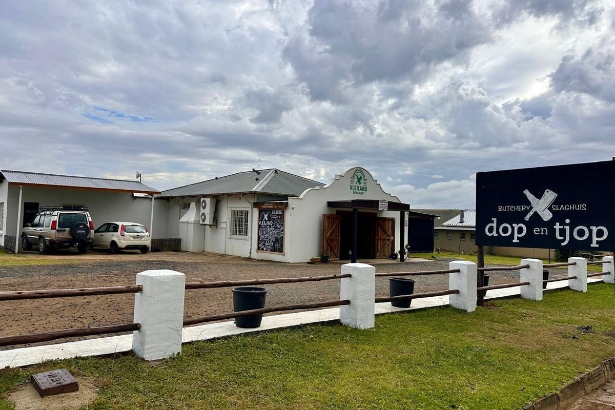 Fully Equipped Butchery and Liquor Store For Sale in Wakkerstroom. - Photo 2