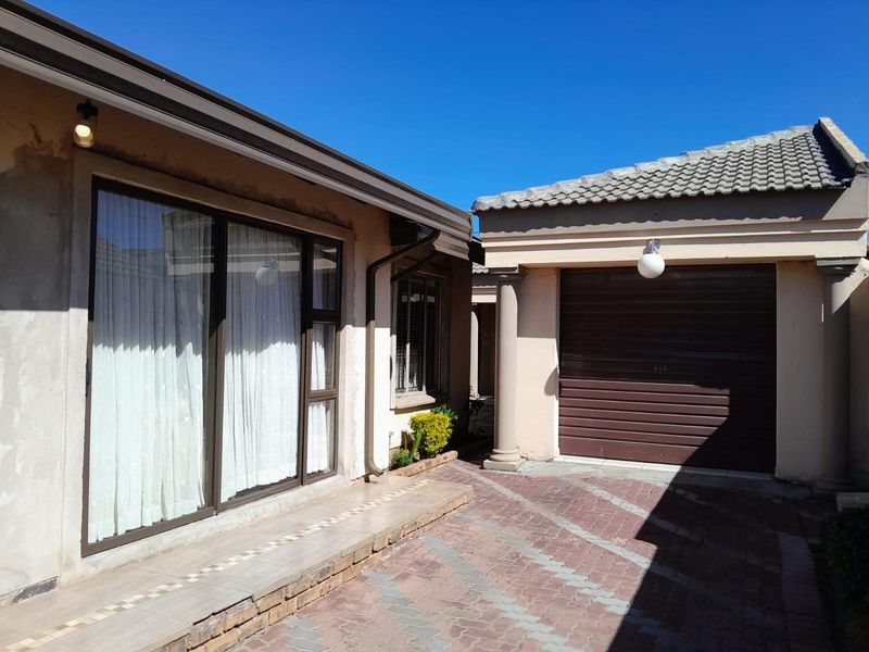 House For Sale in Rabie Ridge, Midrand - Photo 2