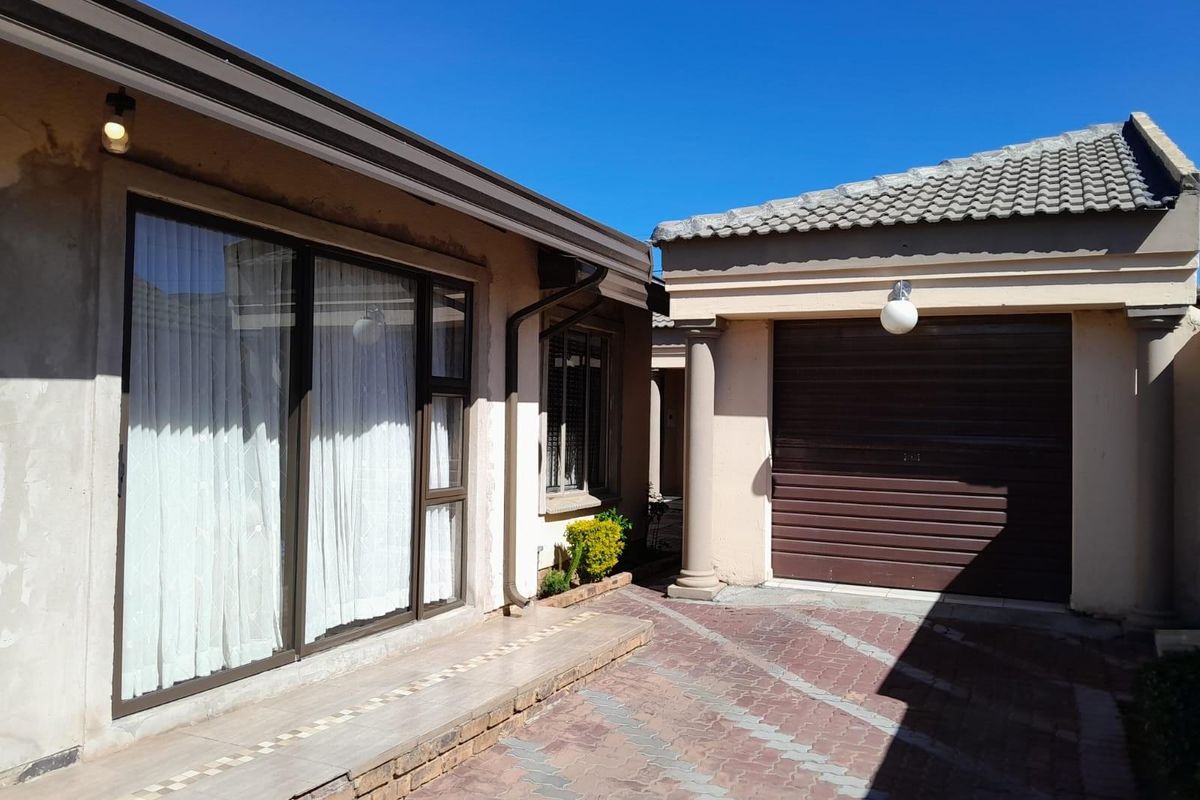 House For Sale in Rabie Ridge, Midrand - Photo 2