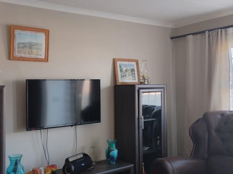 House For Sale in Walmer Link Port Elizabeth Eastern Cape - Photo 4