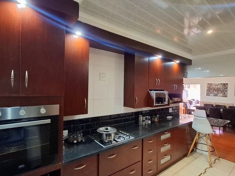 3 Bedroom House and Flatlet To Rent in Rooihuiskraal - Photo 8