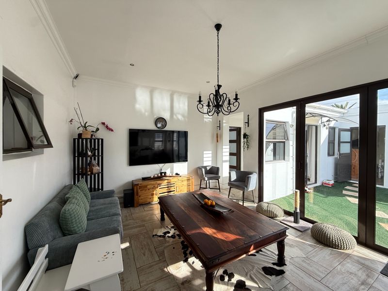 Modern 4 Bedroom Family Home In Goodwood Estate - Photo 3