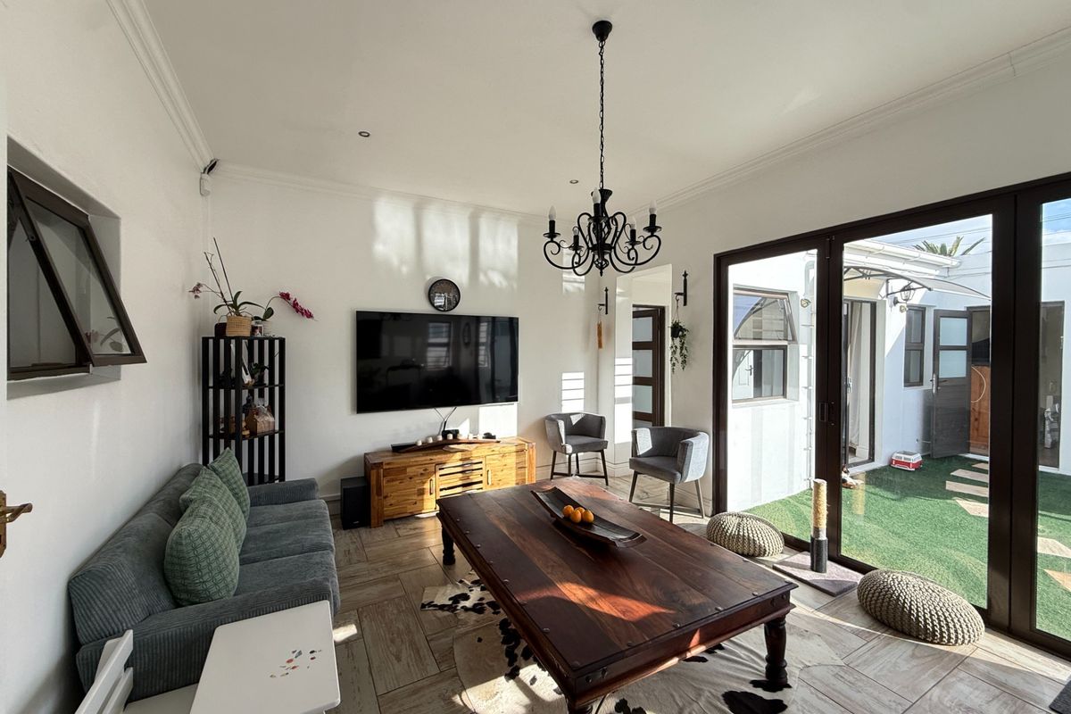 Modern 4 Bedroom Family Home In Goodwood Estate - Photo 3