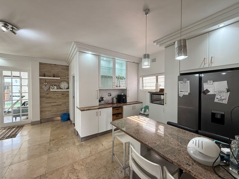 Modern 4 Bedroom Family Home In Goodwood Estate - Photo 4