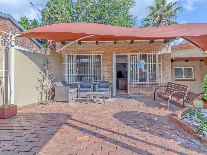 Versatile Luxury Home in Randpark with Cottage Jacuzzi Pool and Exceptional Entertainment Areas - Photo 2