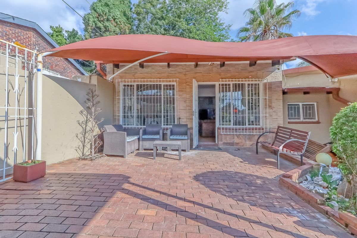 Versatile Luxury Home in Randpark with Cottage Jacuzzi Pool and Exceptional Entertainment Areas - Photo 2
