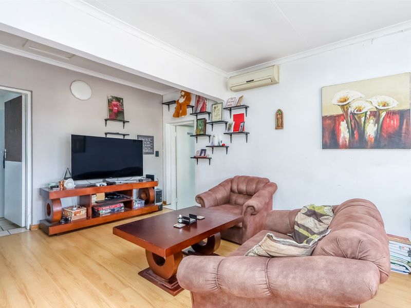 Versatile Luxury Home in Randpark with Cottage Jacuzzi Pool and Exceptional Entertainment Areas - Photo 5