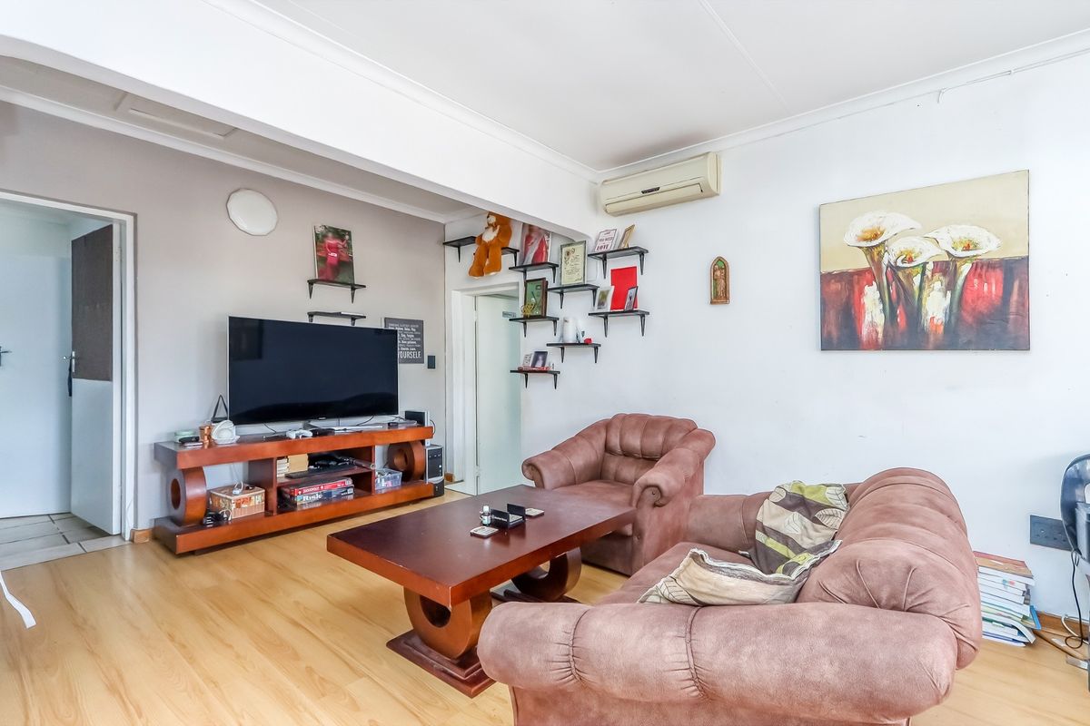 Versatile Luxury Home in Randpark with Cottage Jacuzzi Pool and Exceptional Entertainment Areas - Photo 5