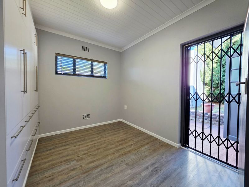 To Rent: Sophisticated Garden Cottage Living in the Heart of Blomtuin - Photo 8