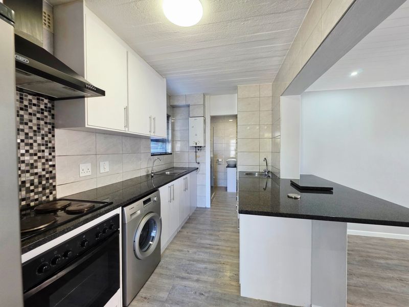 To Rent: Sophisticated Garden Cottage Living in the Heart of Blomtuin - Photo 7