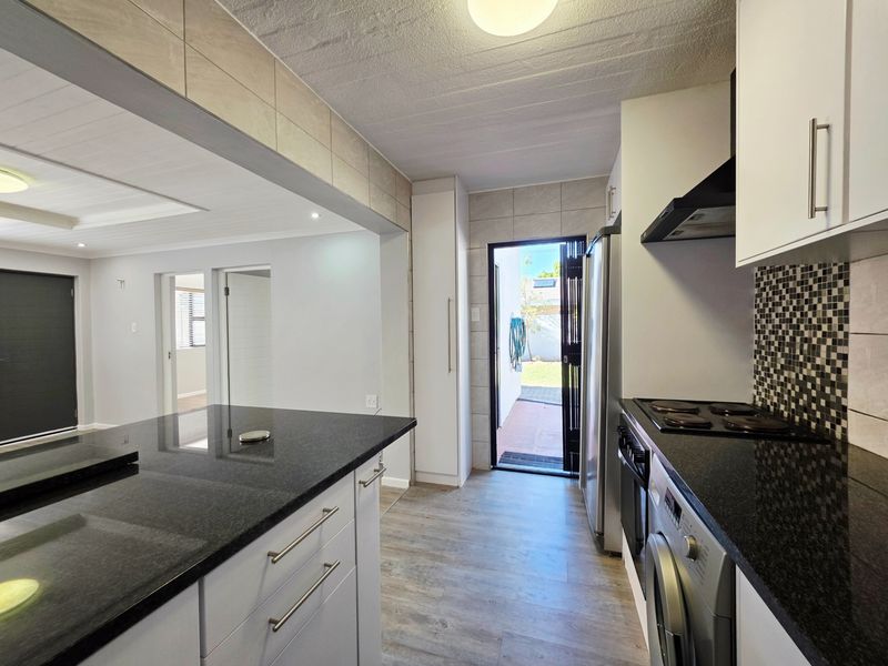 To Rent: Sophisticated Garden Cottage Living in the Heart of Blomtuin - Photo 6