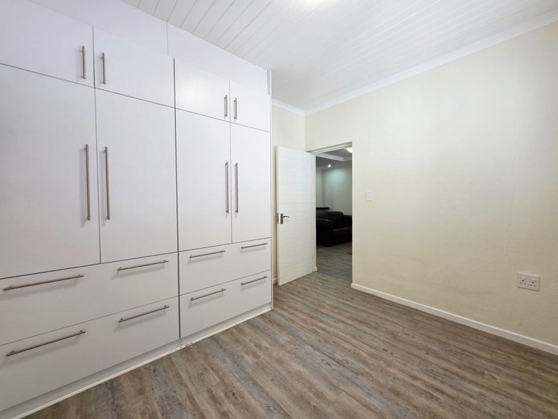 To Rent: Sophisticated Garden Cottage Living in the Heart of Blomtuin - Photo 5