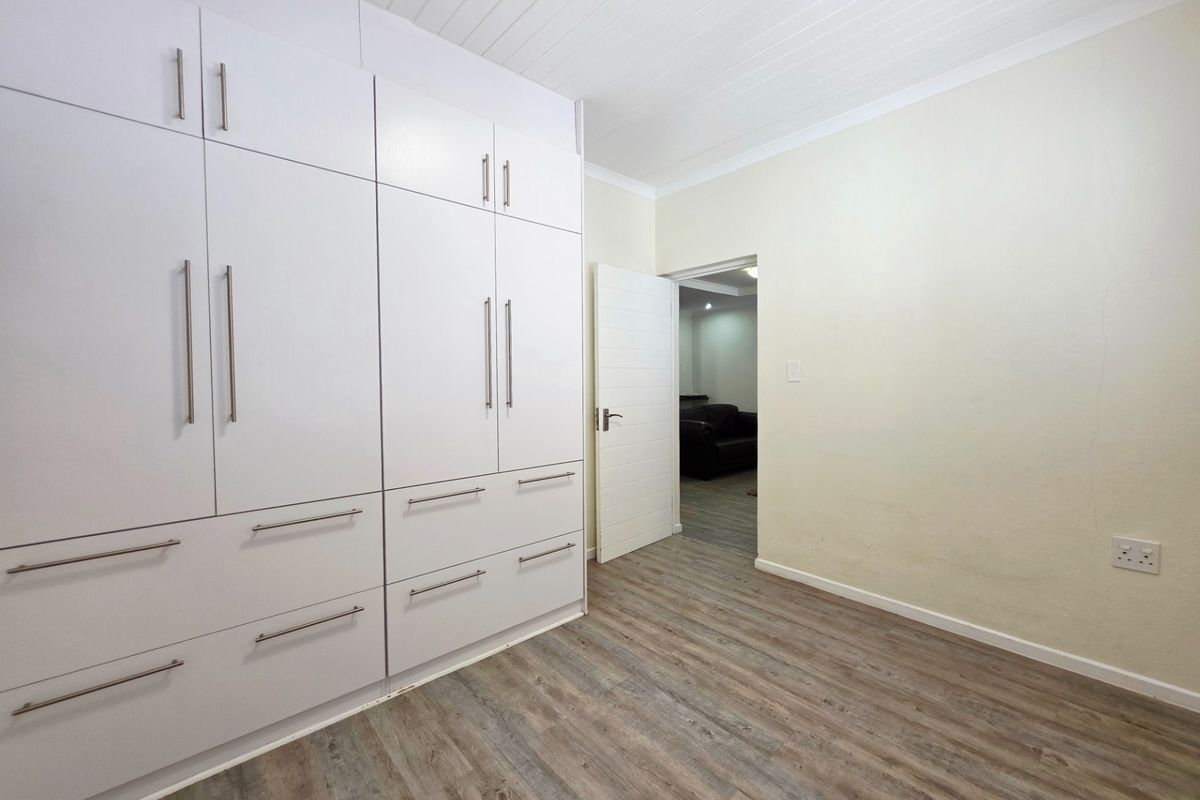 To Rent: Sophisticated Garden Cottage Living in the Heart of Blomtuin - Photo 5