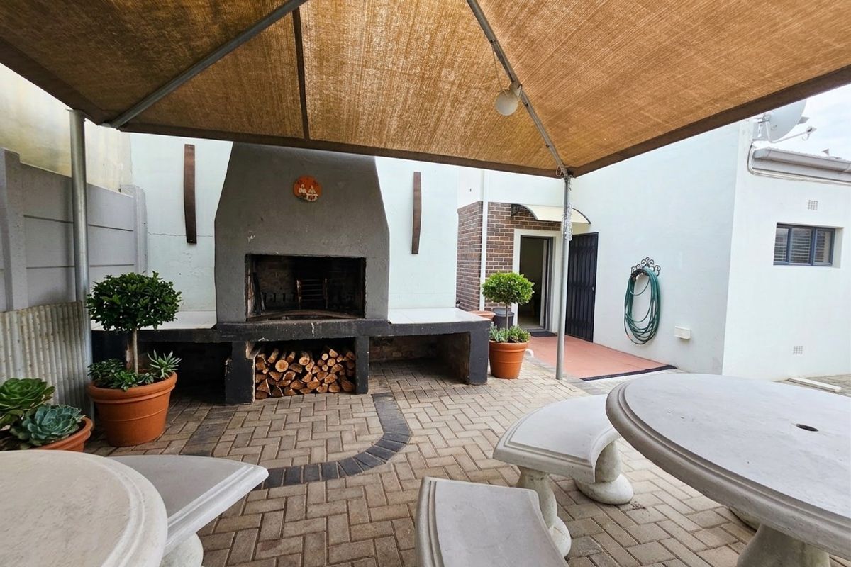 To Rent: Sophisticated Garden Cottage Living in the Heart of Blomtuin - Photo 2