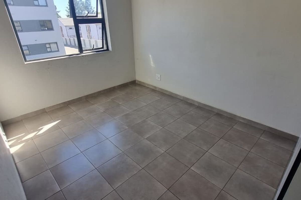 Chic Rynfield Flat with Balcony and Secure Living - Photo 4