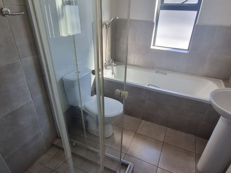 Chic Rynfield Flat with Balcony and Secure Living - Photo 8