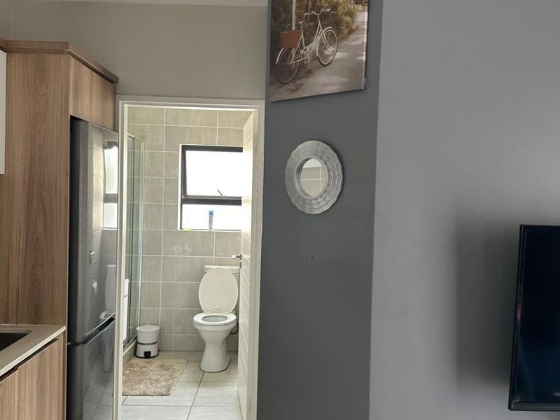 MODERN 1 BEDROOM APARTMENT - Photo 5