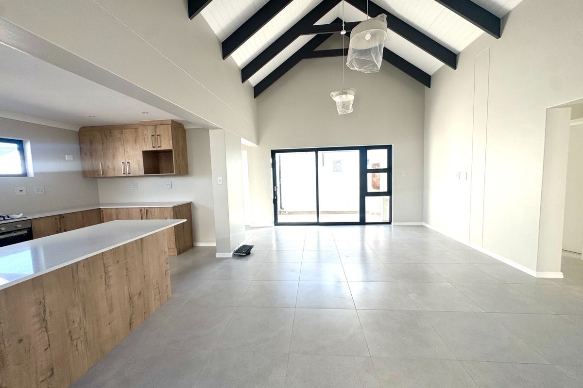 House For Sale in Laguna, Langebaan - Photo 4