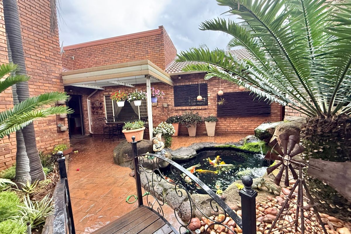 BEAUTIFUL 3 BEDROOM HOUSE SOLD ALREADY in Erasmuskloof, Pretoria - Photo 3