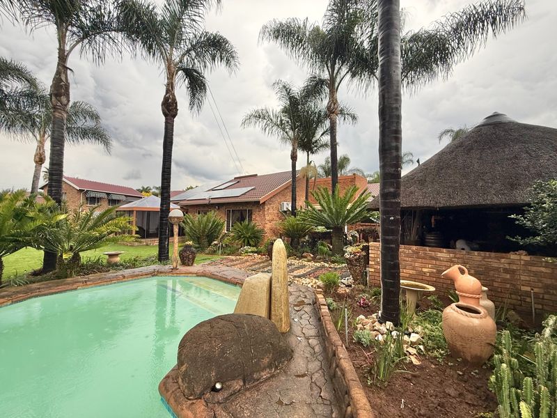 BEAUTIFUL 3 BEDROOM HOUSE SOLD ALREADY in Erasmuskloof, Pretoria - Photo 4