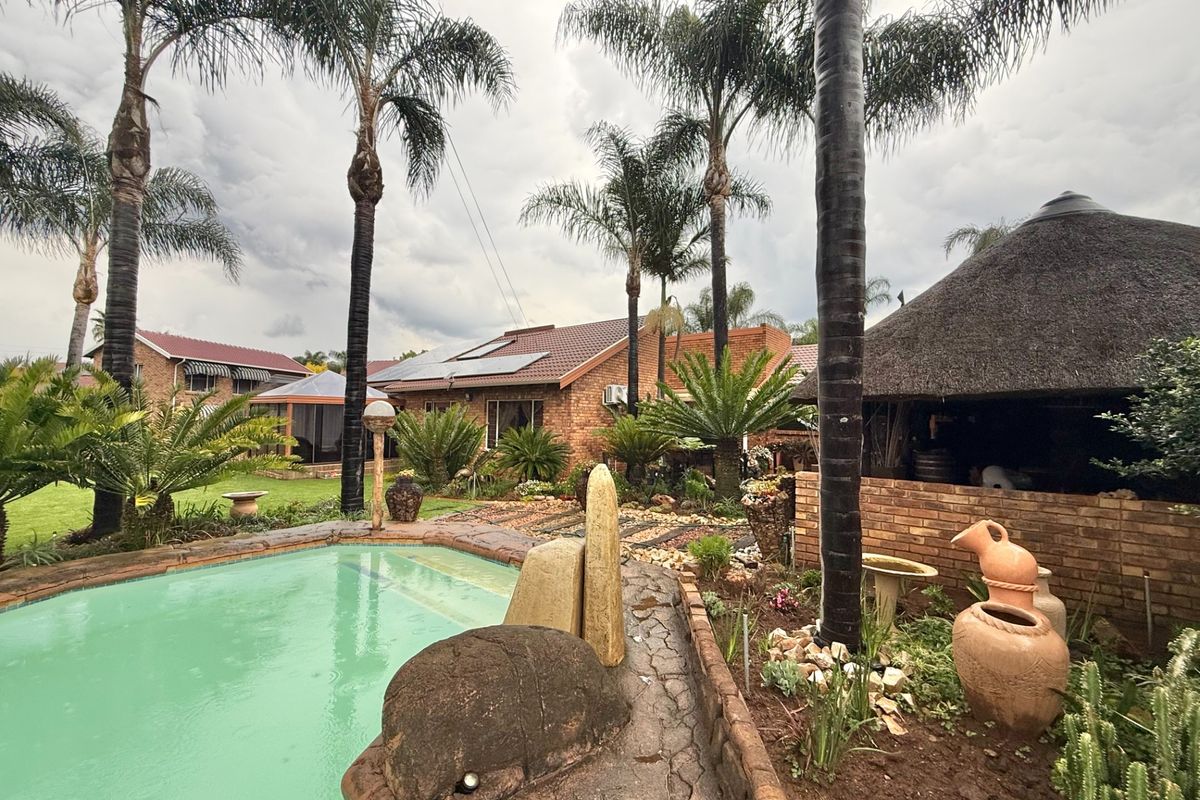 BEAUTIFUL 3 BEDROOM HOUSE SOLD ALREADY in Erasmuskloof, Pretoria - Photo 4