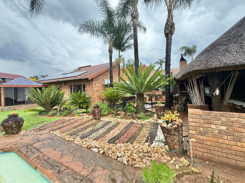 BEAUTIFUL 3 BEDROOM HOUSE SOLD ALREADY in Erasmuskloof, Pretoria - Photo 2