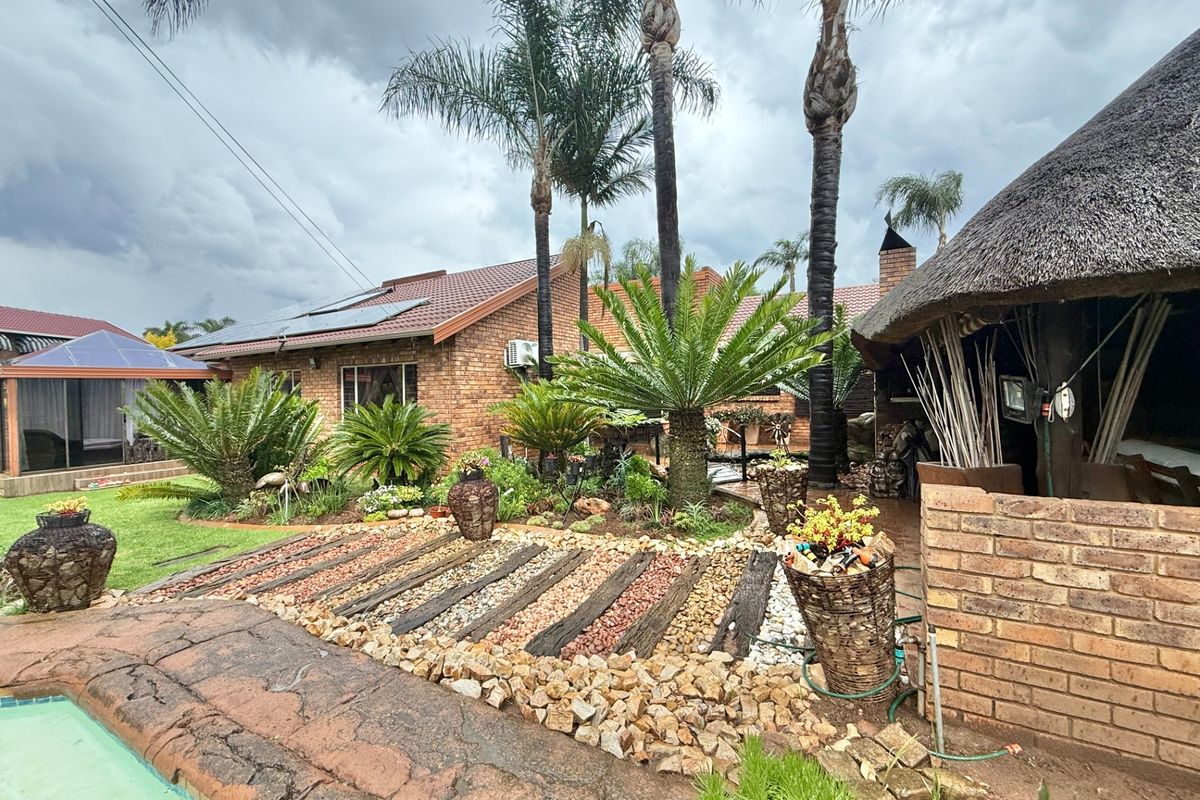 BEAUTIFUL 3 BEDROOM HOUSE SOLD ALREADY in Erasmuskloof, Pretoria - Photo 2