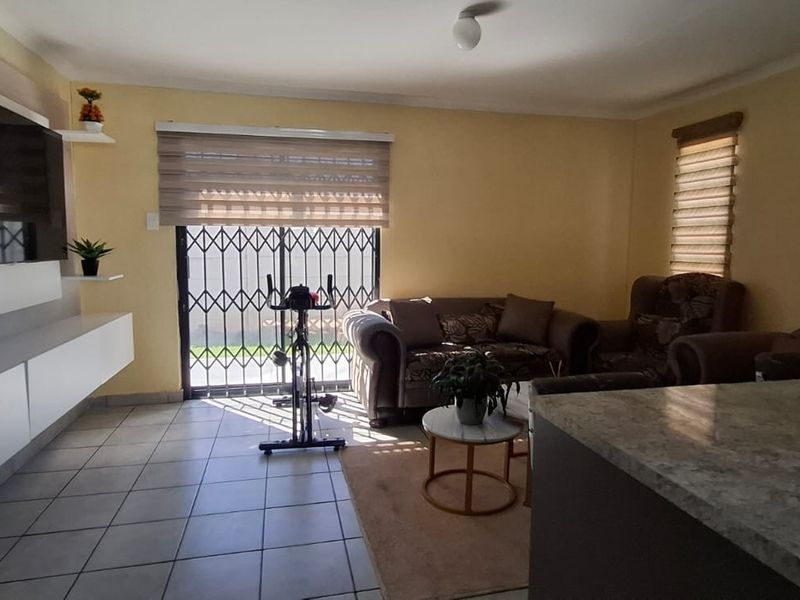 Corner Stand House For Sale in Sky City, Alberton - Photo 5